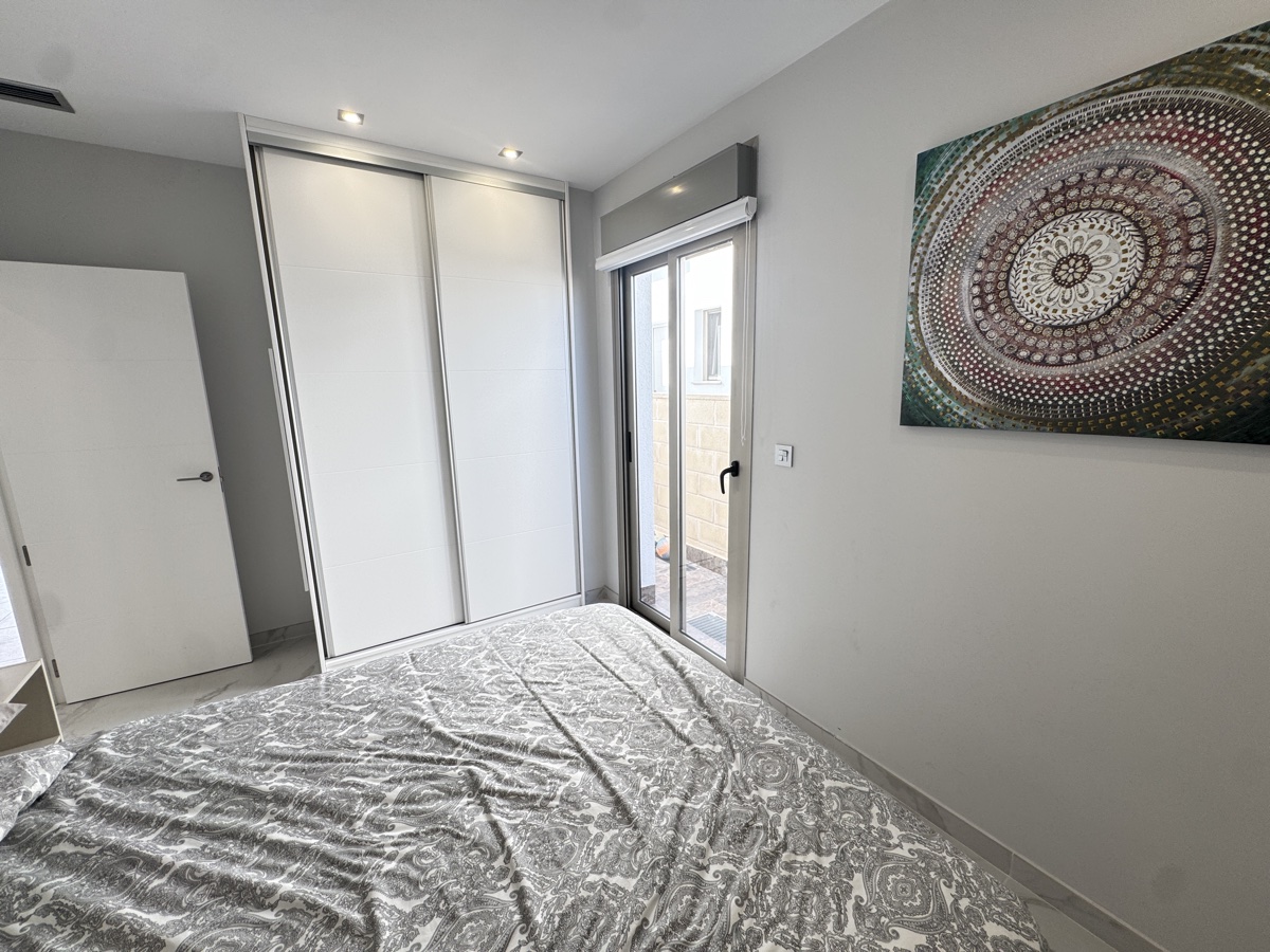 For sale - 5 Bedroom 4 Bathroom Villa in Villamartin - , Villamartin, Alicante, Spain - Alicante