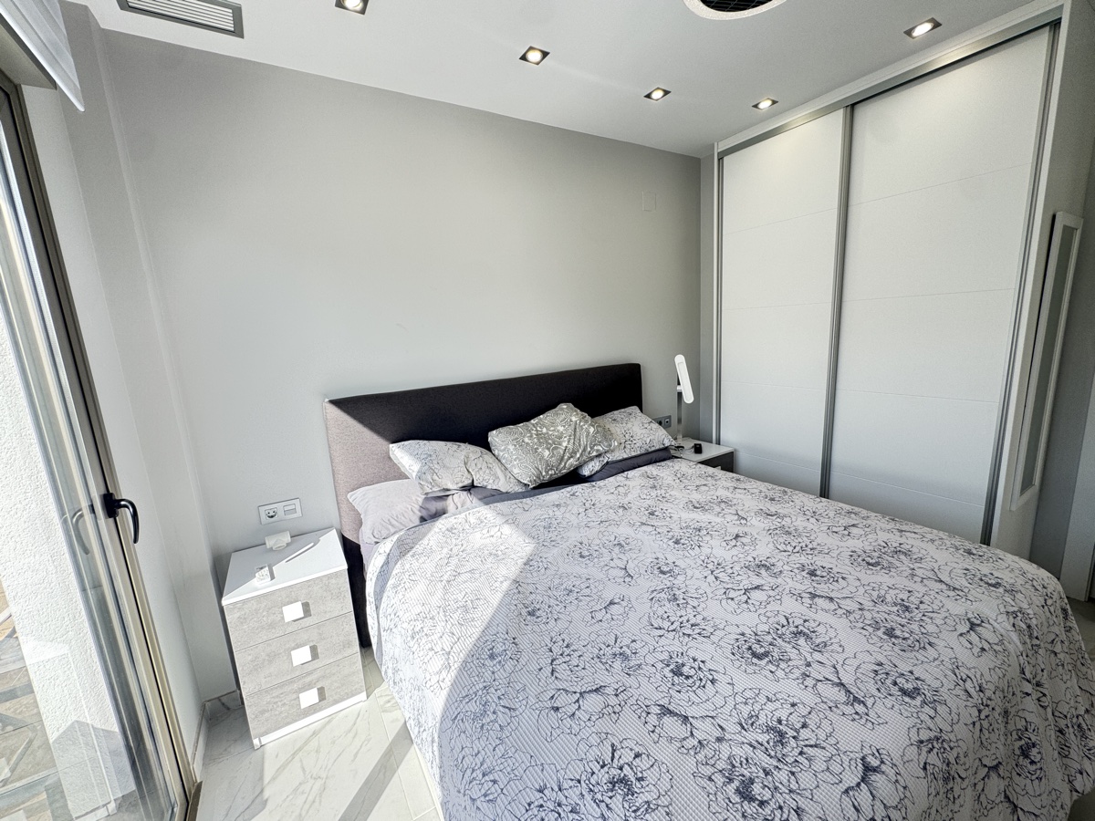 For sale - 5 Bedroom 4 Bathroom Villa in Villamartin - , Villamartin, Alicante, Spain - Alicante