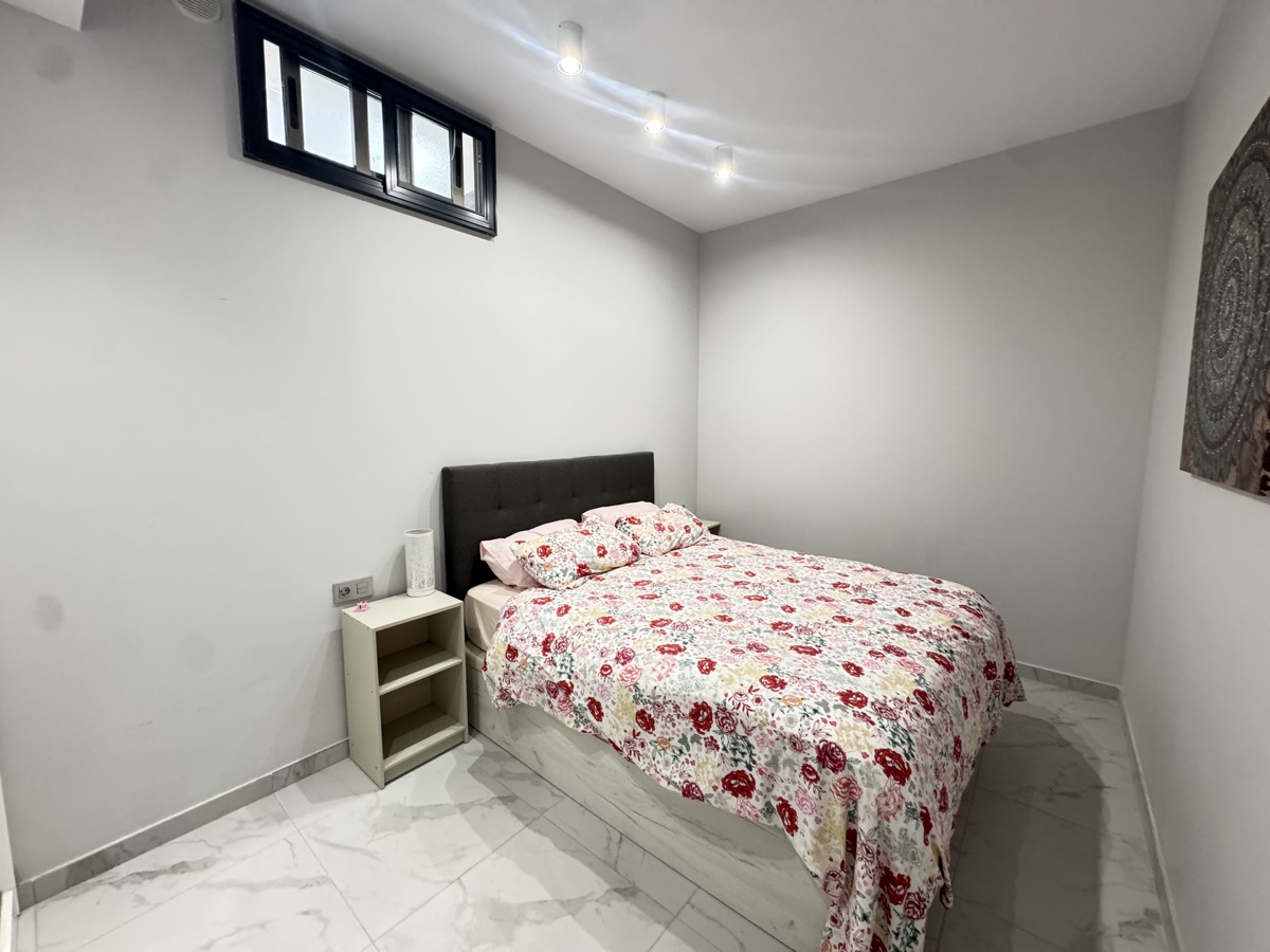 For sale - 5 Bedroom 4 Bathroom Villa in Villamartin - , Villamartin, Alicante, Spain - Alicante