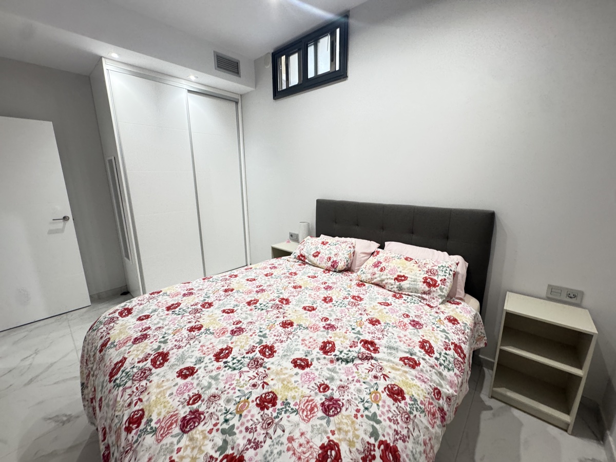 For sale - 5 Bedroom 4 Bathroom Villa in Villamartin - , Villamartin, Alicante, Spain - Alicante