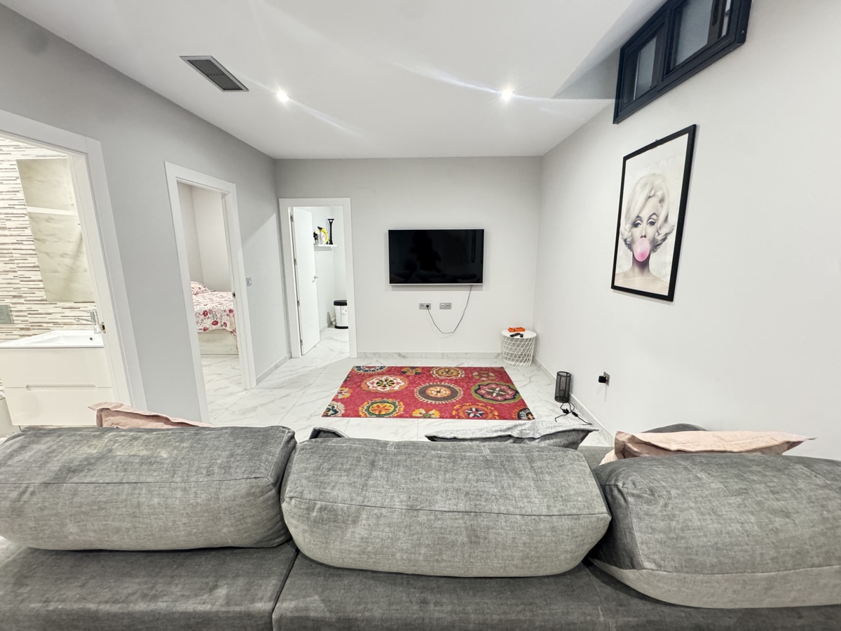 For sale - 5 Bedroom 4 Bathroom Villa in Villamartin - , Villamartin, Alicante, Spain - Alicante