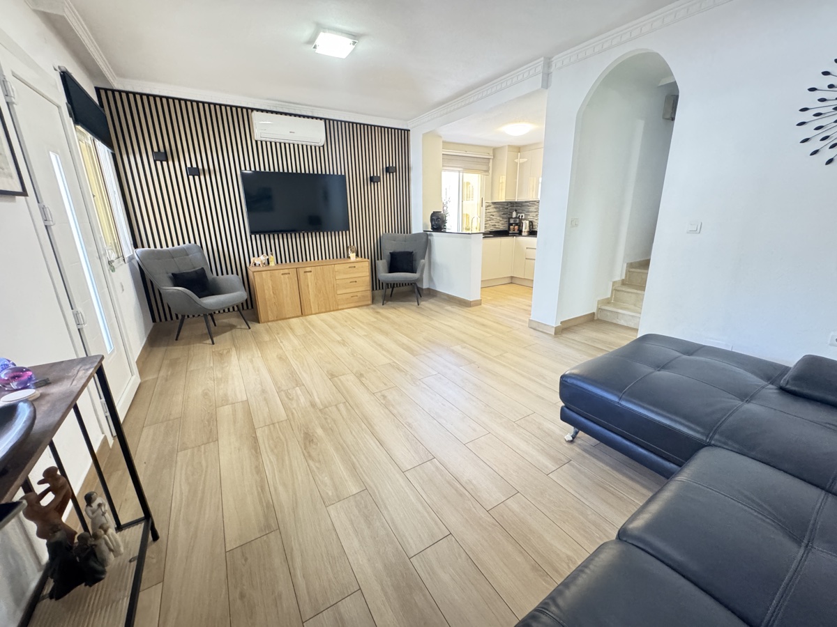 For sale - 3 Bedroom 3 Bathroom Villa in Villamartin - , Villamartin, Alicante, Spain - Alicante