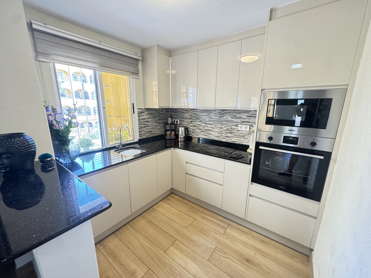 For sale - 3 Bedroom 3 Bathroom Villa in Villamartin - , Villamartin, Alicante, Spain - Alicante