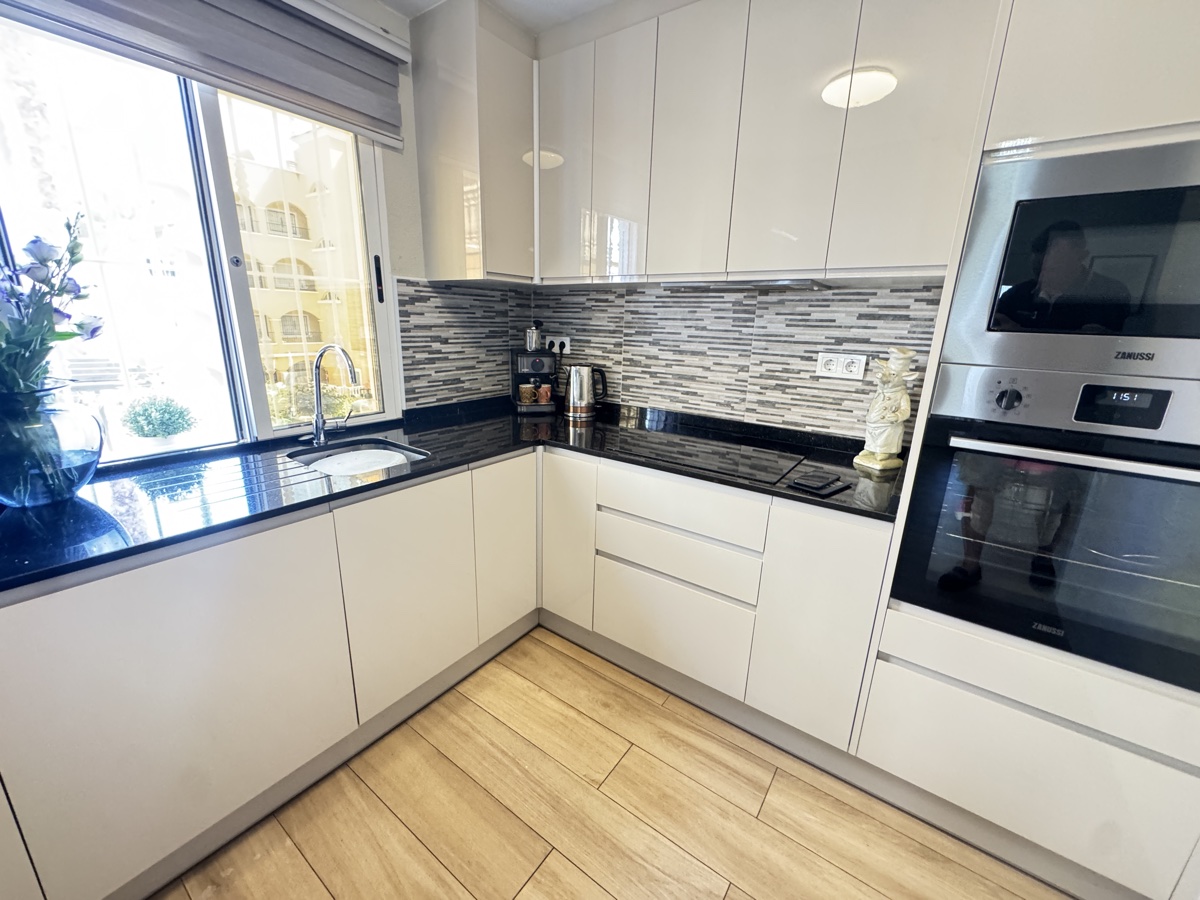 For sale - 3 Bedroom 3 Bathroom Villa in Villamartin - , Villamartin, Alicante, Spain - Alicante