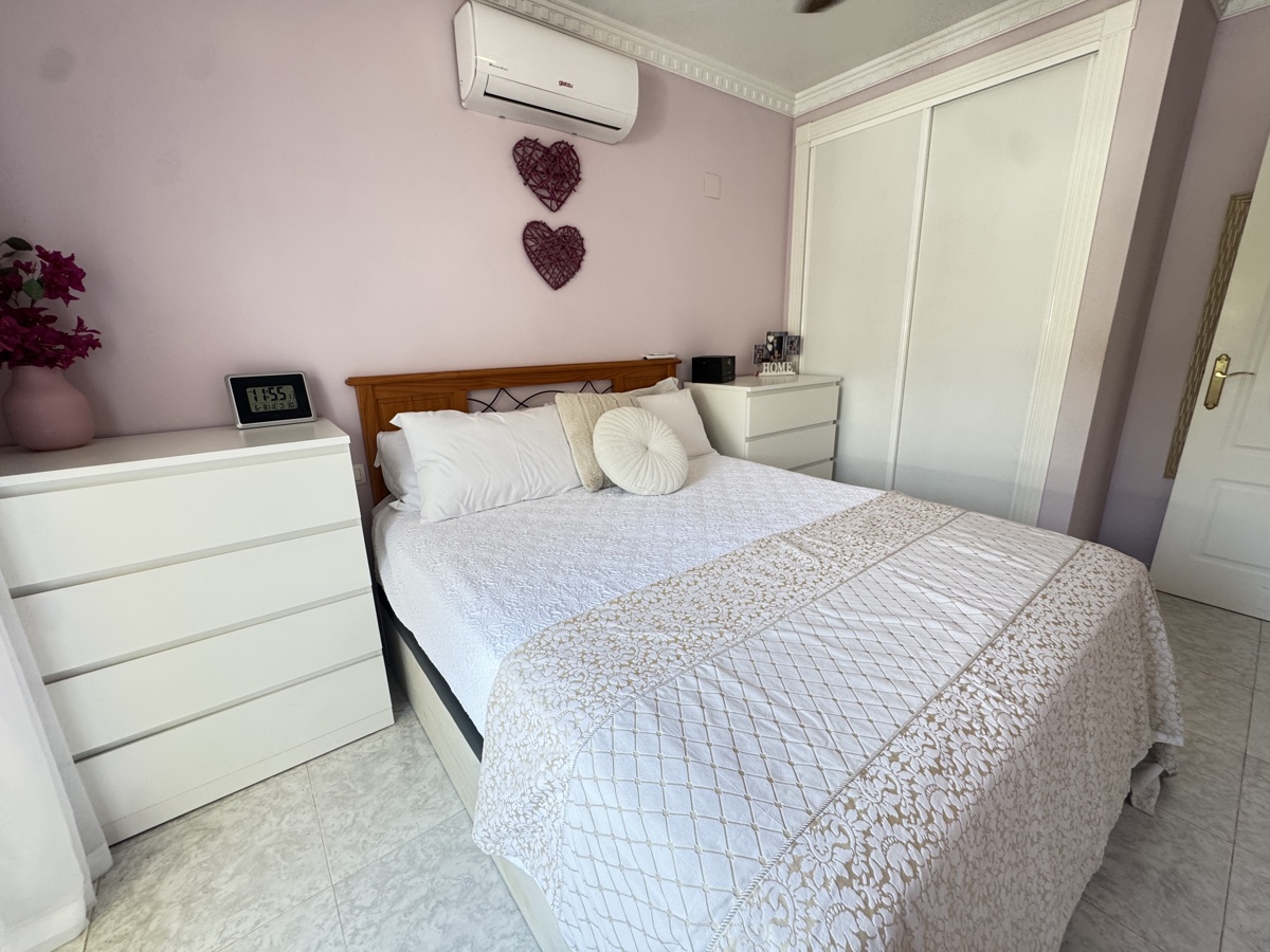 For sale - 3 Bedroom 3 Bathroom Villa in Villamartin - , Villamartin, Alicante, Spain - Alicante