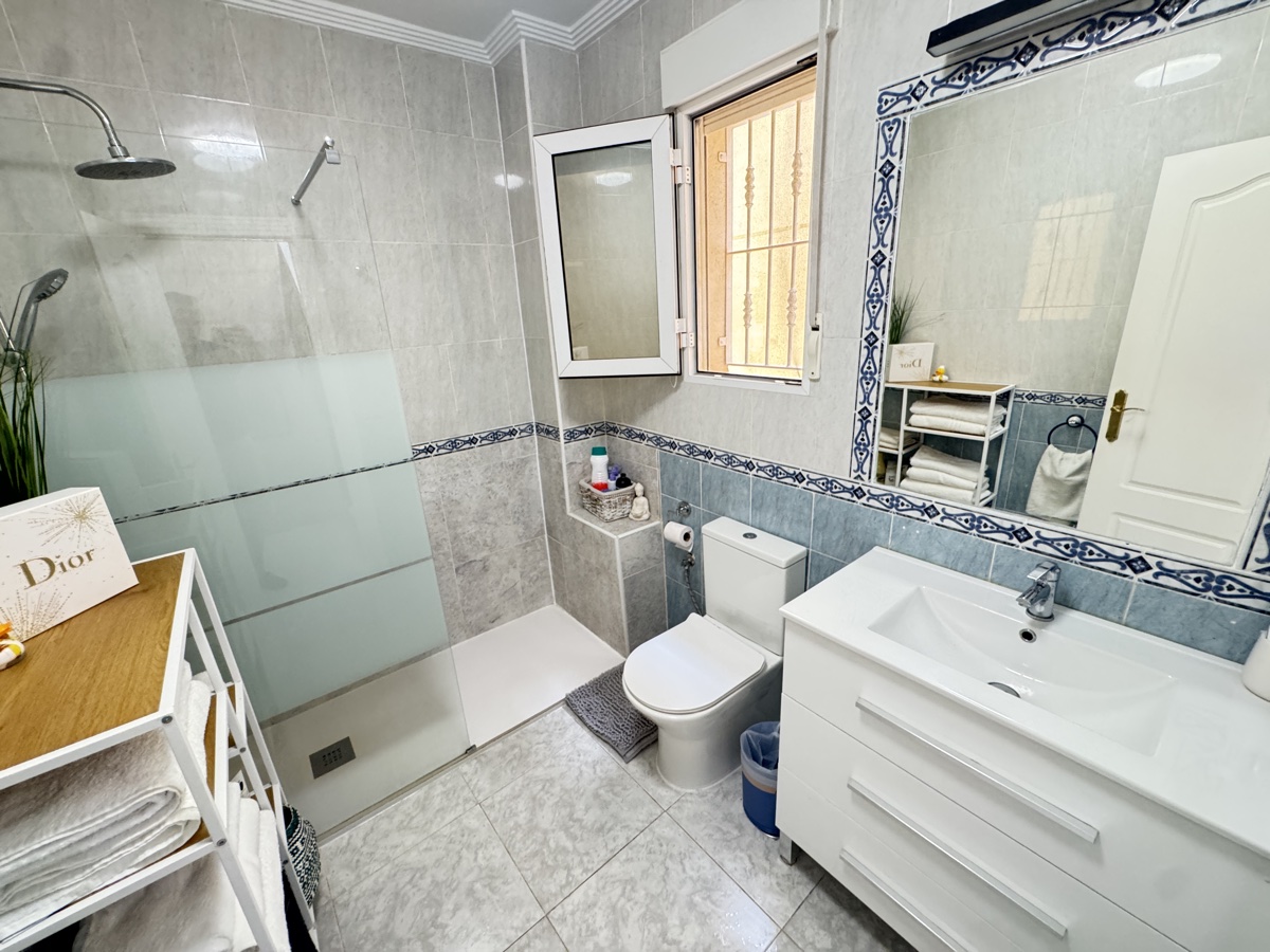 For sale - 3 Bedroom 3 Bathroom Villa in Villamartin - , Villamartin, Alicante, Spain - Alicante