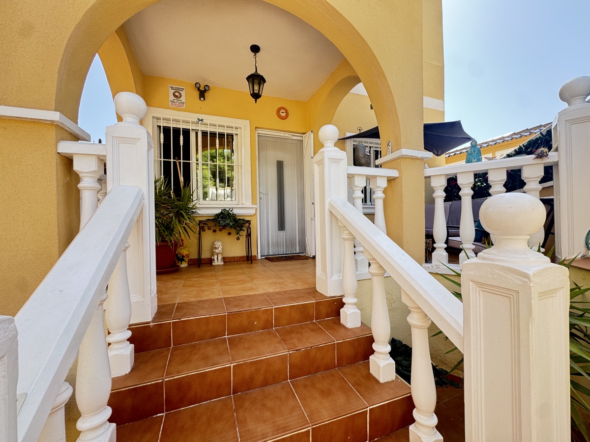 For sale - 3 Bedroom 3 Bathroom Villa in Villamartin - , Villamartin, Alicante, Spain - Alicante