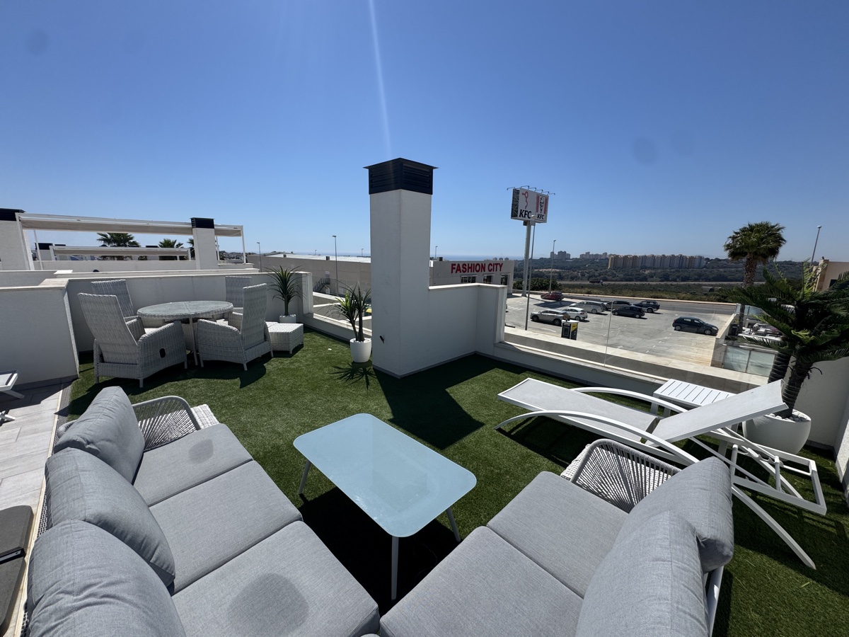 For sale - 4 Bedroom 4 Bathroom Villa in Lomas de Cabo Roig - , Lomas de Cabo Roig, Alicante, Spain - Alicante