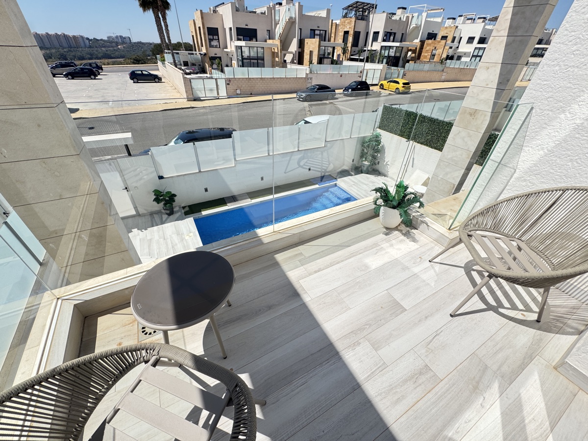 For sale - 4 Bedroom 4 Bathroom Villa in Lomas de Cabo Roig - , Lomas de Cabo Roig, Alicante, Spain - Alicante