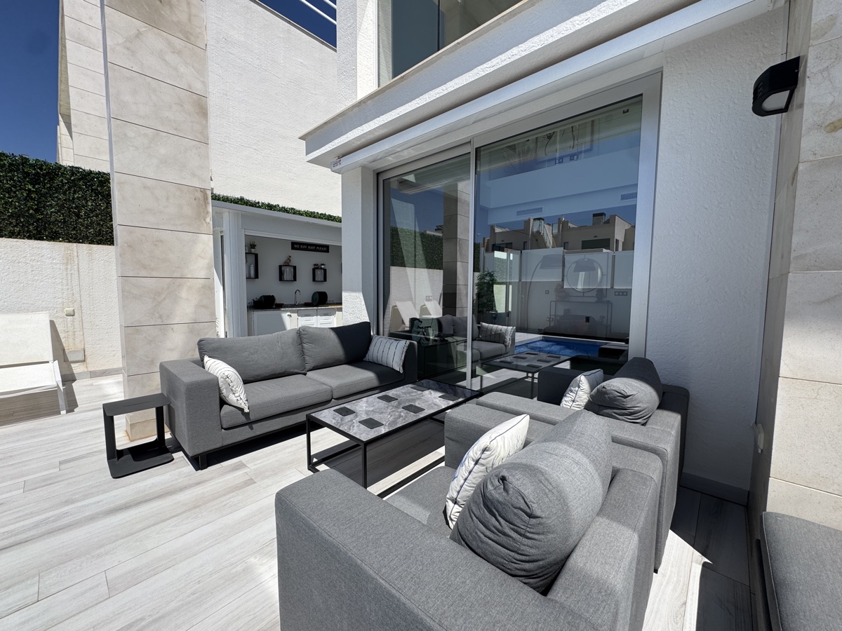 For sale - 4 Bedroom 4 Bathroom Villa in Lomas de Cabo Roig - , Lomas de Cabo Roig, Alicante, Spain - Alicante