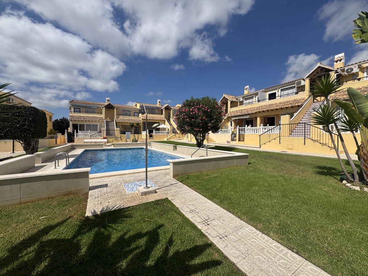 For sale - 2 Bedroom 1 Bathroom Apartment in Villamartin - , Villamartin, Alicante, Spain - Alicante