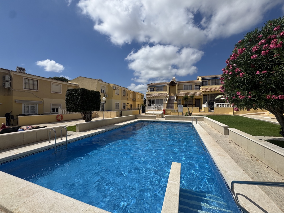 For sale - 2 Bedroom 1 Bathroom Apartment in Villamartin - , Villamartin, Alicante, Spain - Alicante