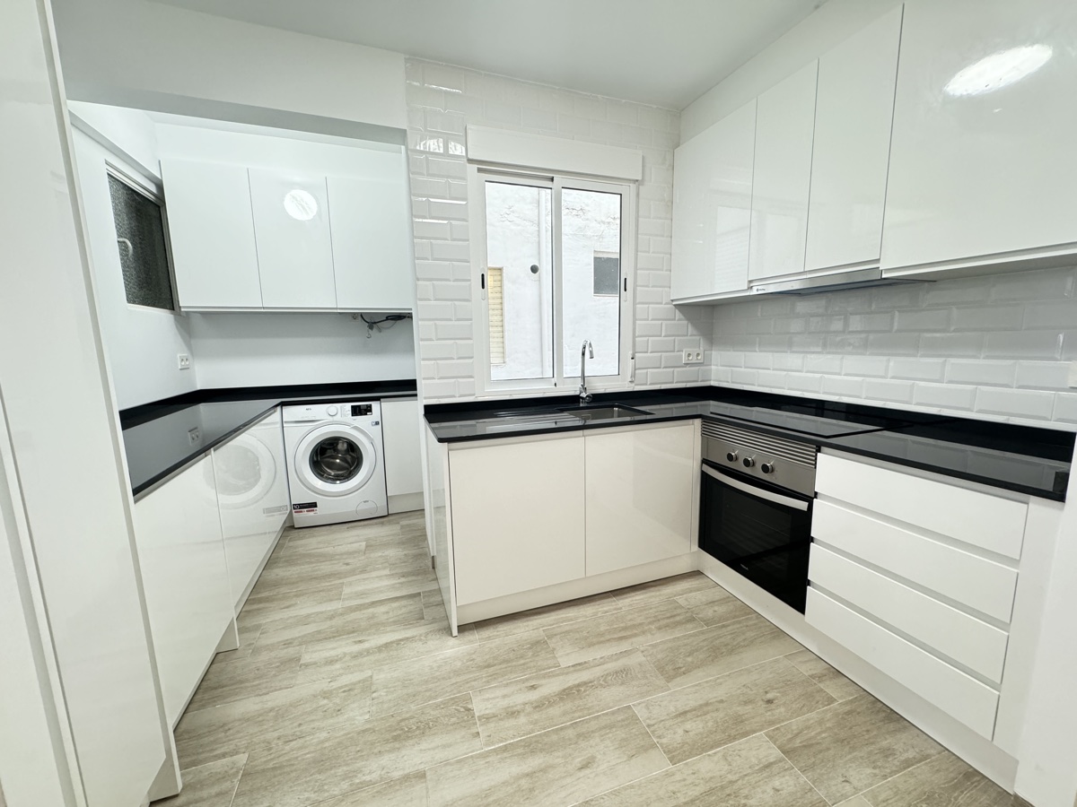 For sale - 3 Bedroom 1 Bathroom Apartment in Torrevieja - , Torrevieja, Alicante, Spain - Alicante