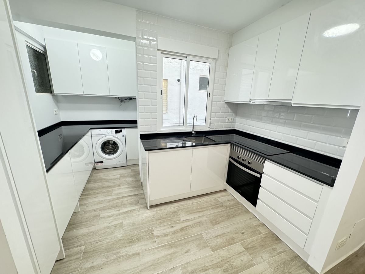 For sale - 3 Bedroom 1 Bathroom Apartment in Torrevieja - , Torrevieja, Alicante, Spain - Alicante