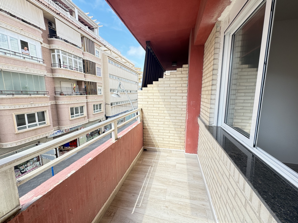 For sale - 3 Bedroom 1 Bathroom Apartment in Torrevieja - , Torrevieja, Alicante, Spain - Alicante