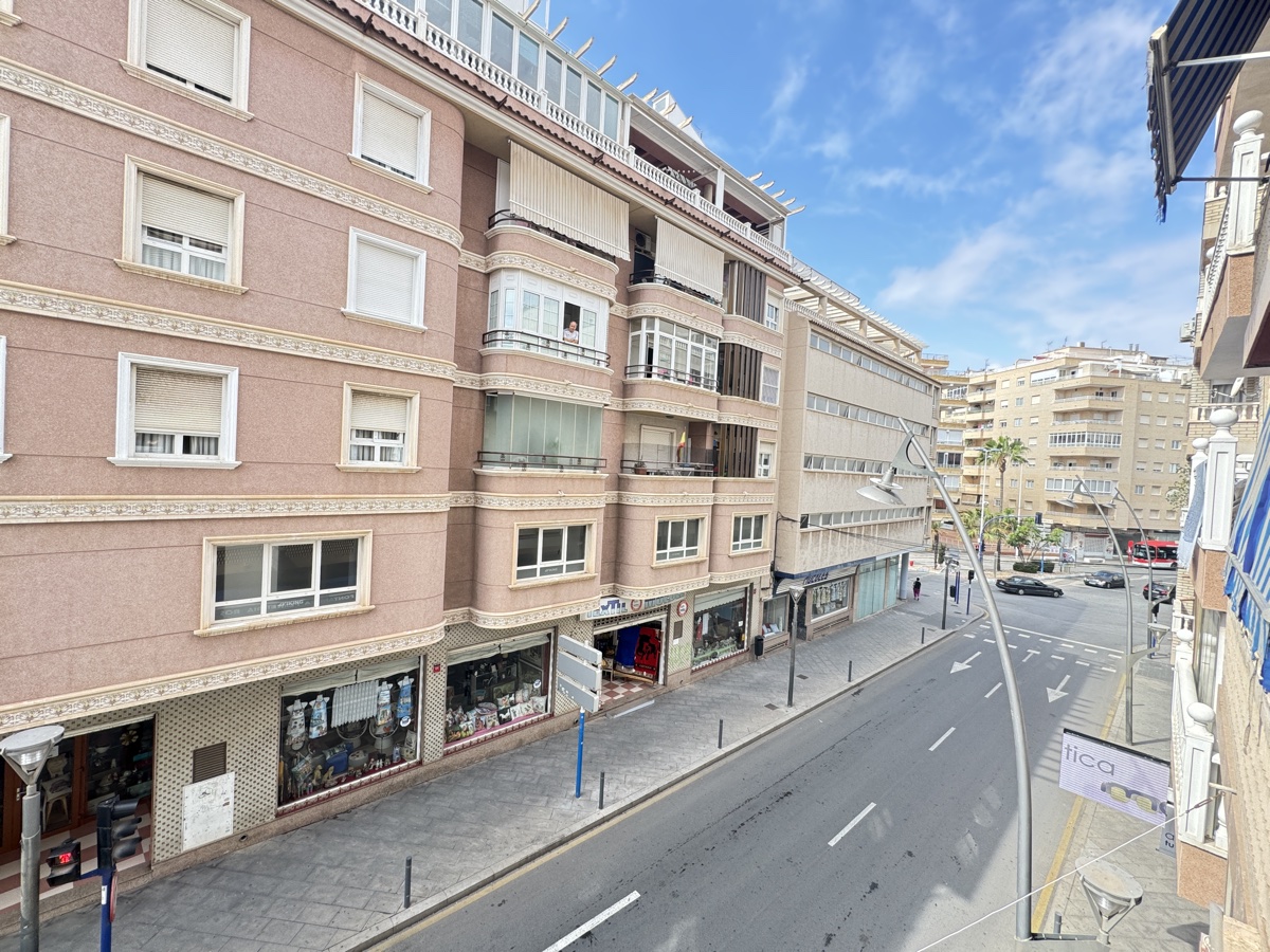 For sale - 3 Bedroom 1 Bathroom Apartment in Torrevieja - , Torrevieja, Alicante, Spain - Alicante