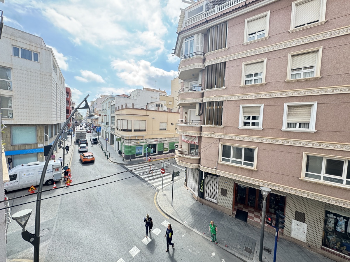 For sale - 3 Bedroom 1 Bathroom Apartment in Torrevieja - , Torrevieja, Alicante, Spain - Alicante