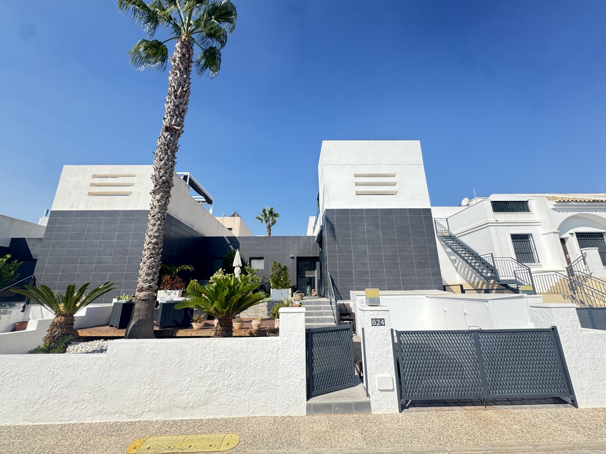 For sale - 2 Bedroom 2 Bathroom Bungalow in Villamartin - , Villamartin, Alicante, Spain - Alicante