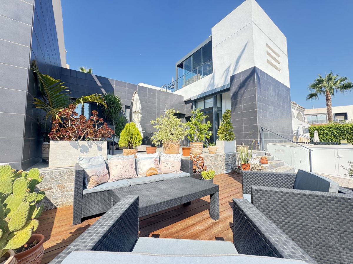 For sale - 2 Bedroom 2 Bathroom Bungalow in Villamartin - , Villamartin, Alicante, Spain - Alicante