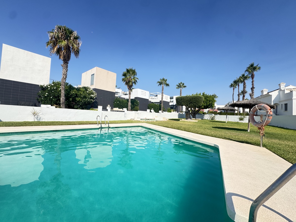 For sale - 2 Bedroom 2 Bathroom Bungalow in Villamartin - , Villamartin, Alicante, Spain - Alicante