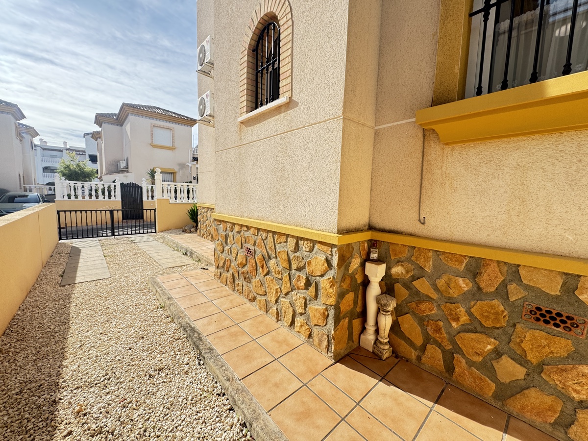 For sale - 3 Bedroom 2 Bathroom Quad in Villamartin - , Villamartin, Alicante, Spain - Alicante