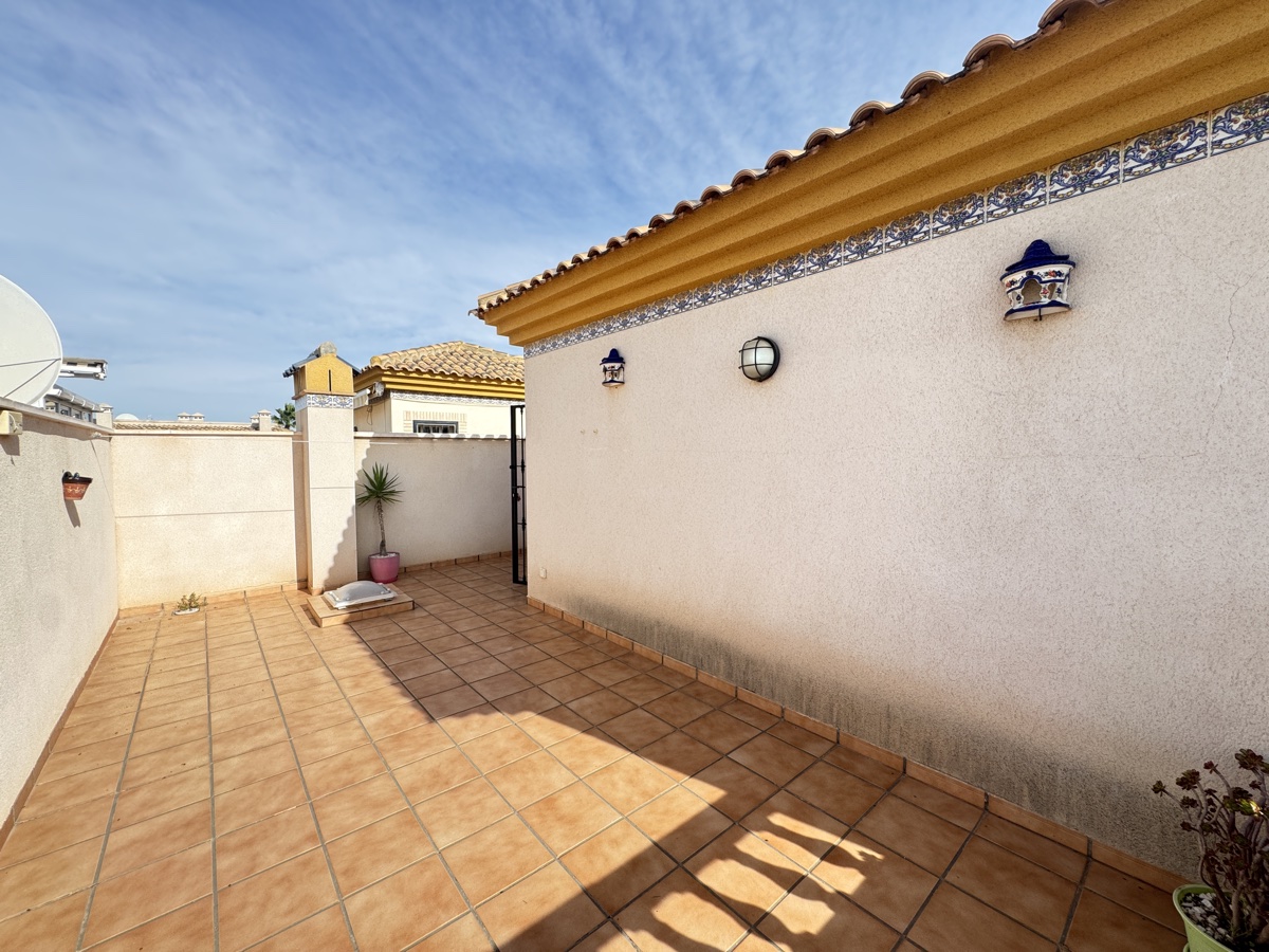 For sale - 3 Bedroom 2 Bathroom Quad in Villamartin - , Villamartin, Alicante, Spain - Alicante