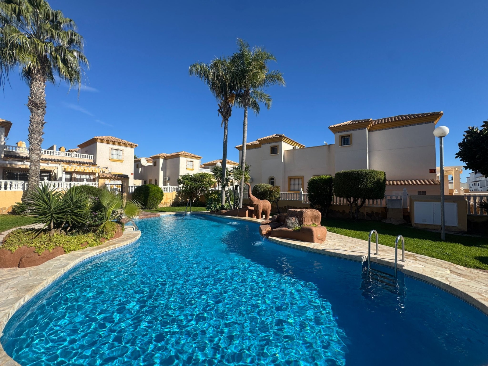 For sale - 3 Bedroom 2 Bathroom Quad in Villamartin - , Villamartin, Alicante, Spain - Alicante