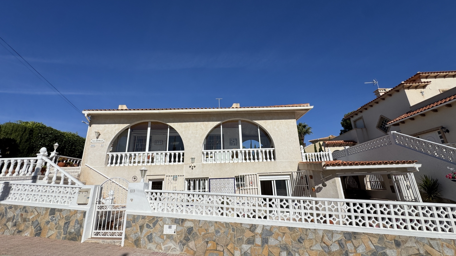 For sale - 3 Bedroom 3 Bathroom Villa in Villamartin - , Villamartin, Alicante, Spain - Alicante