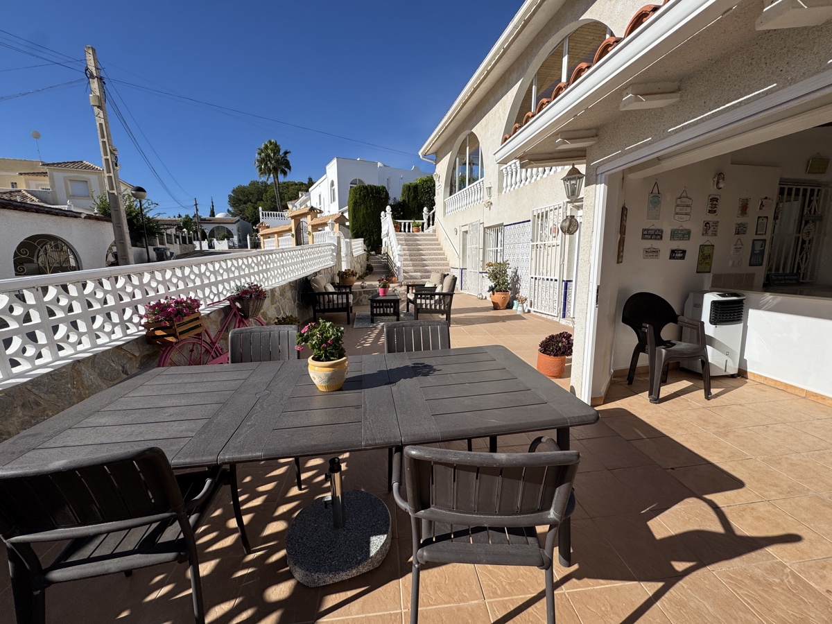 For sale - 3 Bedroom 3 Bathroom Villa in Villamartin - , Villamartin, Alicante, Spain - Alicante