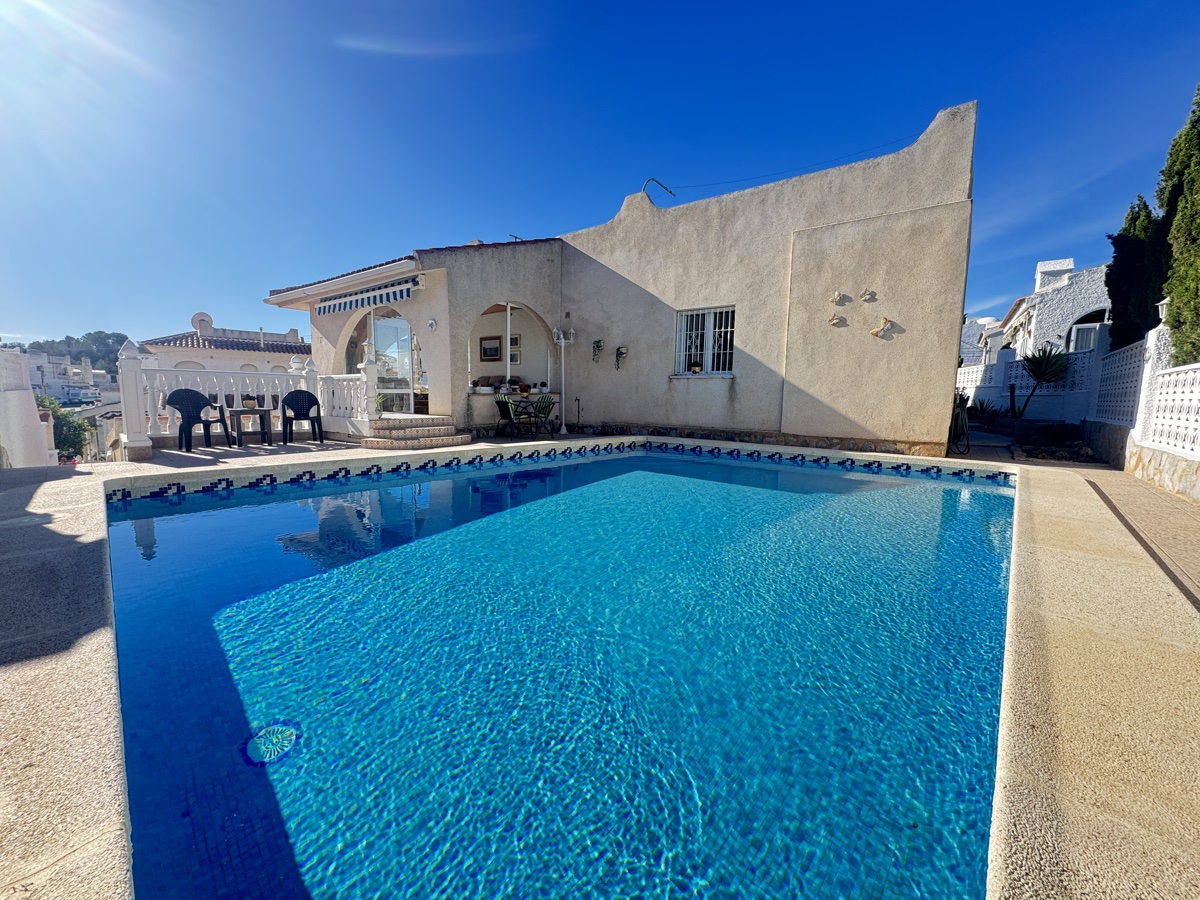 For sale - 3 Bedroom 3 Bathroom Villa in Villamartin - , Villamartin, Alicante, Spain - Alicante