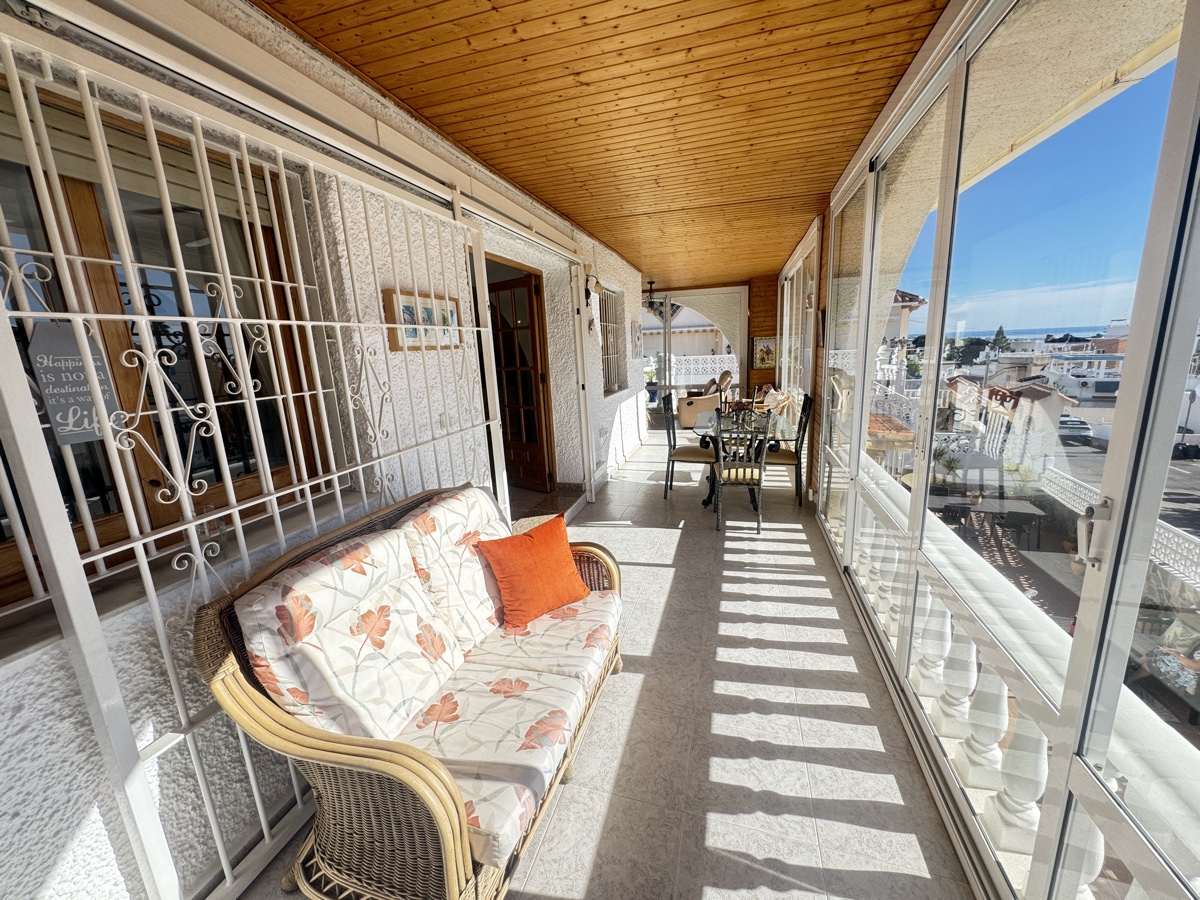 For sale - 3 Bedroom 3 Bathroom Villa in Villamartin - , Villamartin, Alicante, Spain - Alicante