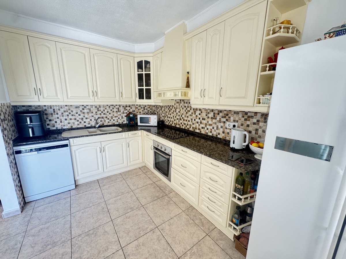 For sale - 3 Bedroom 3 Bathroom Villa in Villamartin - , Villamartin, Alicante, Spain - Alicante