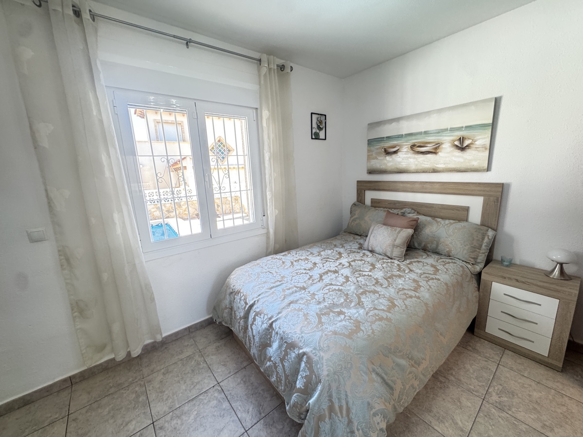 For sale - 3 Bedroom 3 Bathroom Villa in Villamartin - , Villamartin, Alicante, Spain - Alicante