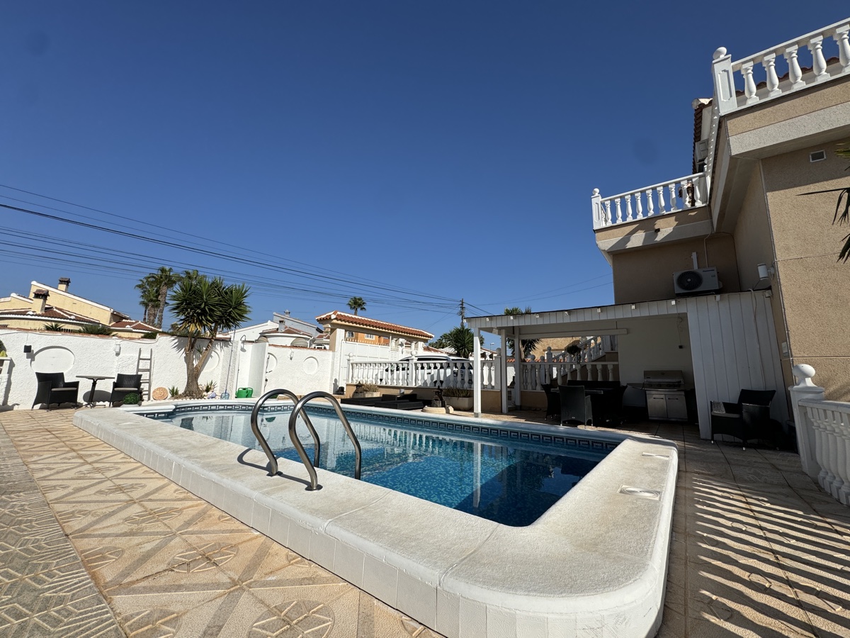 For sale - 4 Bedroom 3 Bathroom Villa in Ciudad Quesada - , Ciudad Quesada, Alicante, Spain - Alicante