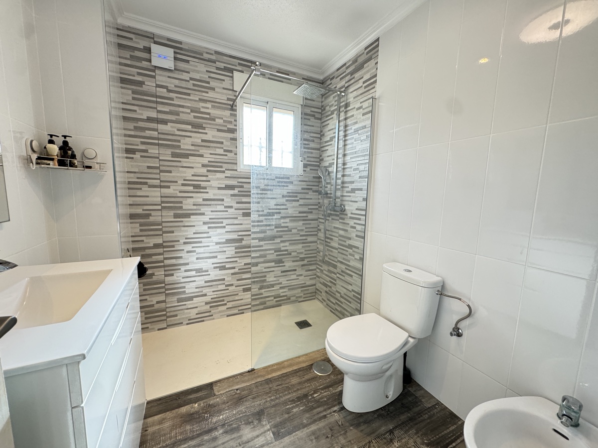 For sale - 4 Bedroom 3 Bathroom Villa in Ciudad Quesada - , Ciudad Quesada, Alicante, Spain - Alicante