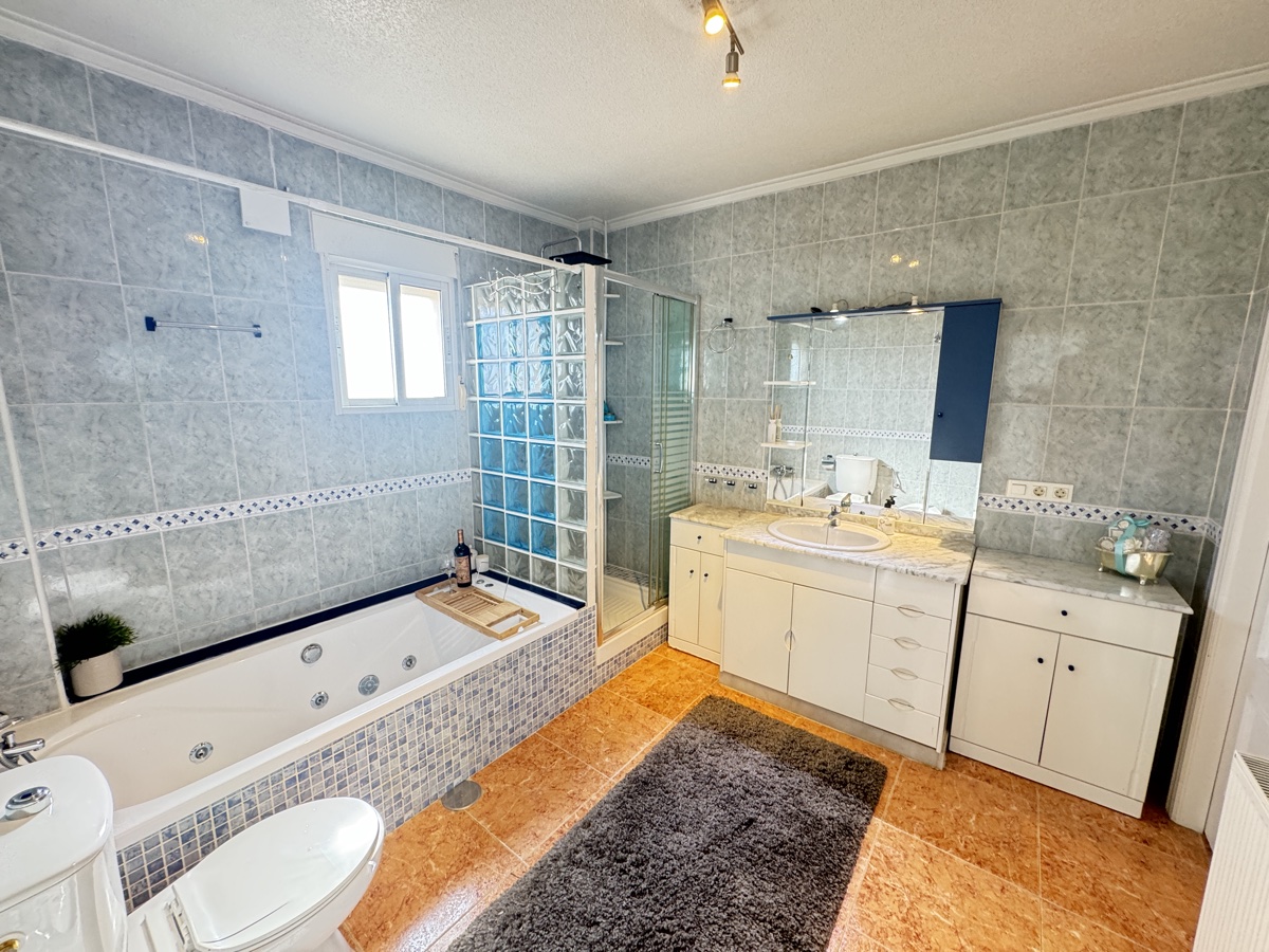 For sale - 4 Bedroom 3 Bathroom Villa in Ciudad Quesada - , Ciudad Quesada, Alicante, Spain - Alicante