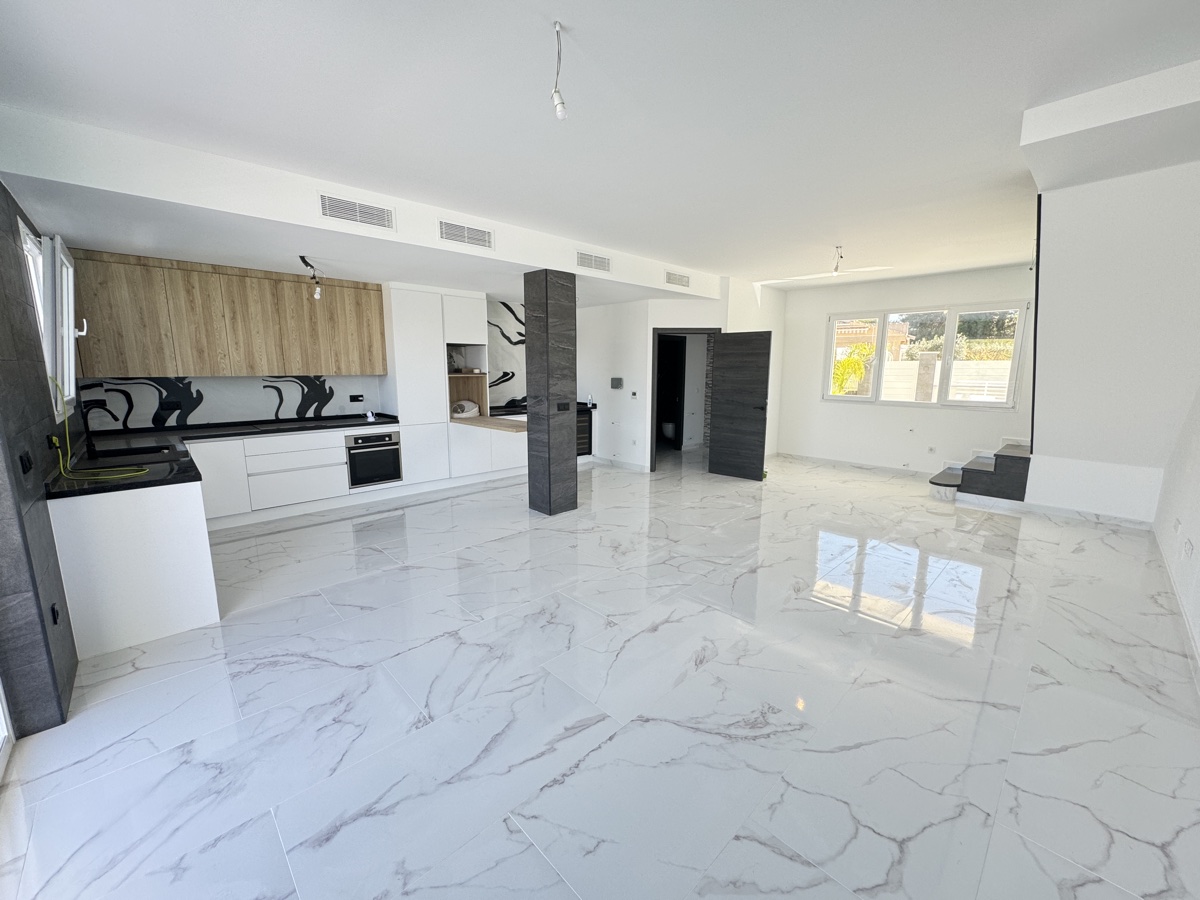 For sale - 4 Bedroom 3 Bathroom Villa in Los Balcones - , Los Balcones, Alicante, Spain - Alicante