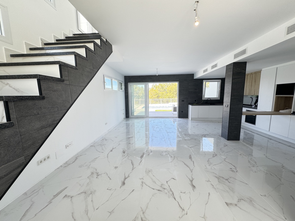 For sale - 4 Bedroom 3 Bathroom Villa in Los Balcones - , Los Balcones, Alicante, Spain - Alicante