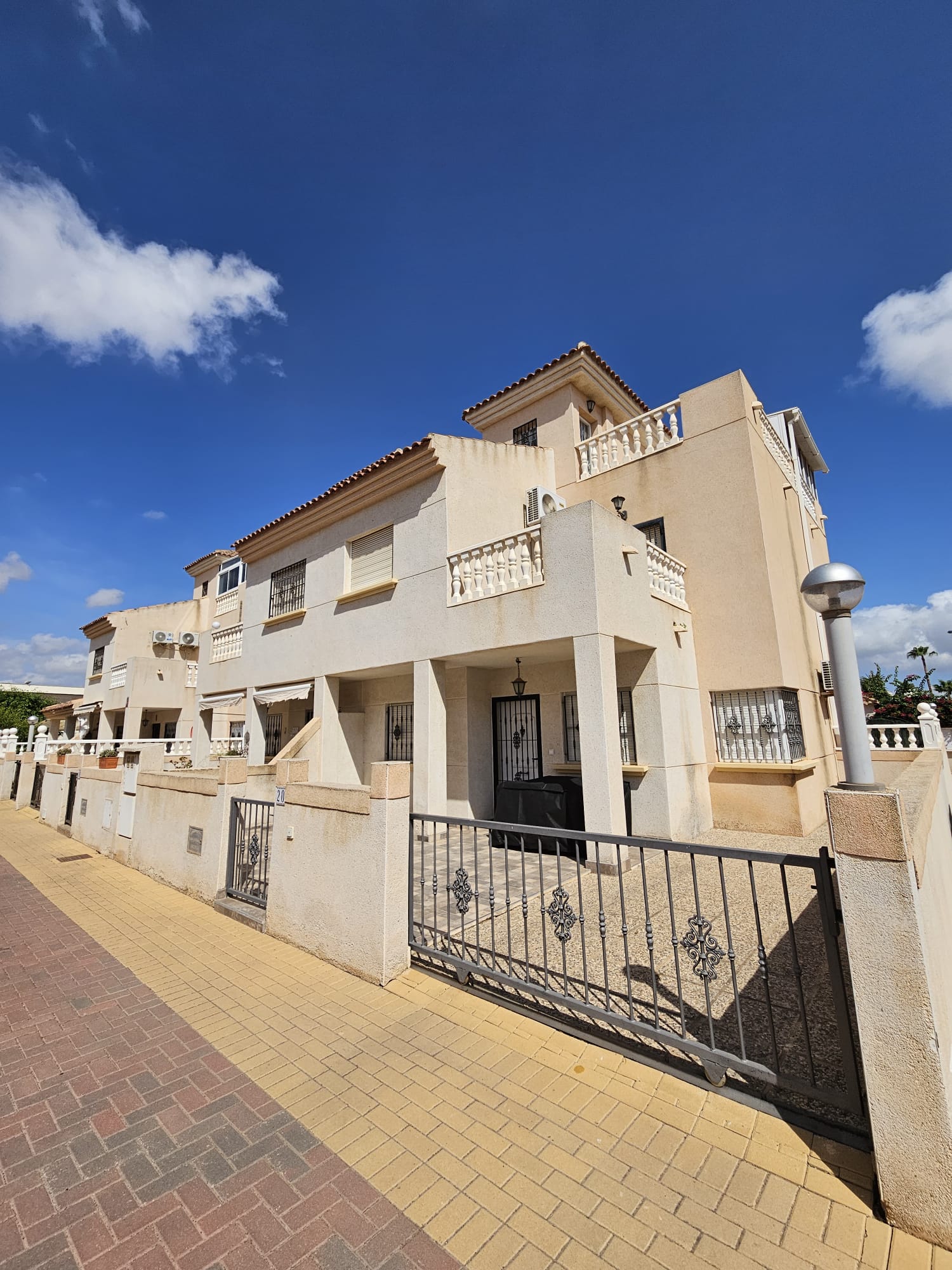 For sale - 2 Bedroom 2 Bathroom  in Torrevieja -  - Alicante