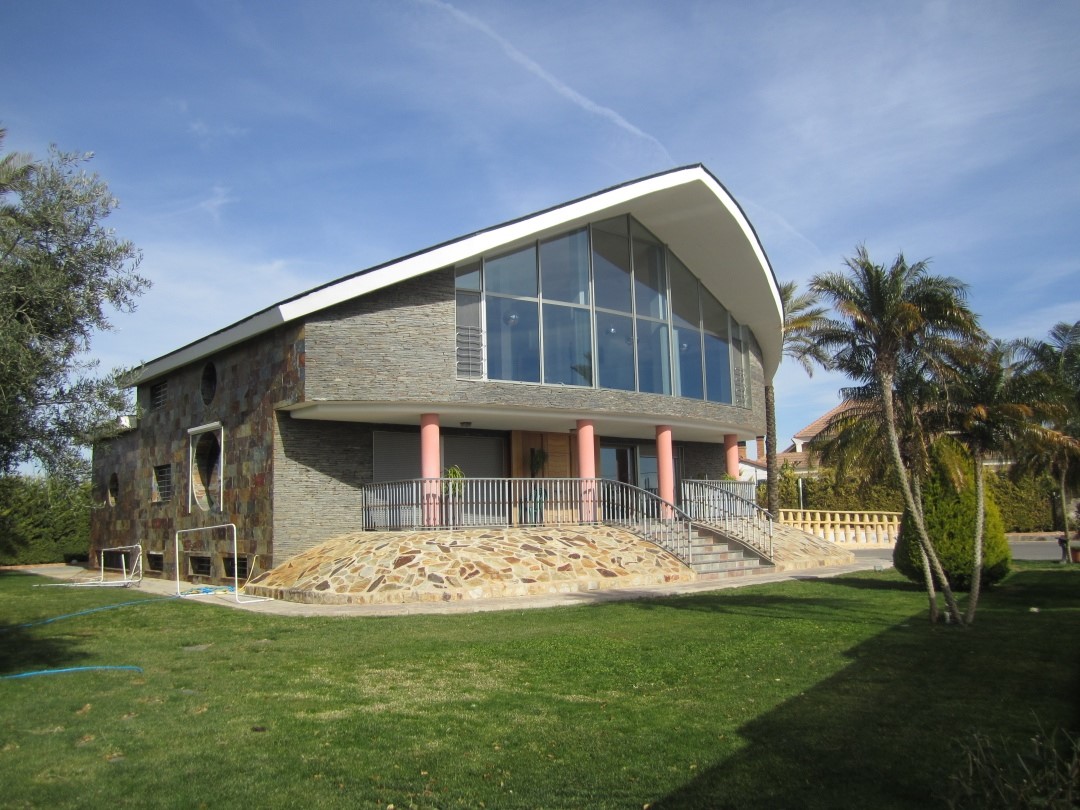 For sale - 5 Bedroom 3 Bathroom Villa in Los Montesinos -  - Alicante