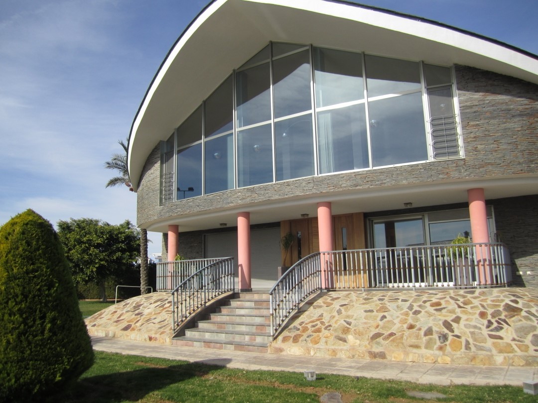 For sale - 5 Bedroom 3 Bathroom Villa in Los Montesinos -  - Alicante