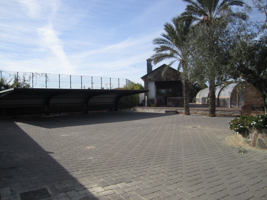For sale - 5 Bedroom 3 Bathroom Villa in Los Montesinos -  - Alicante