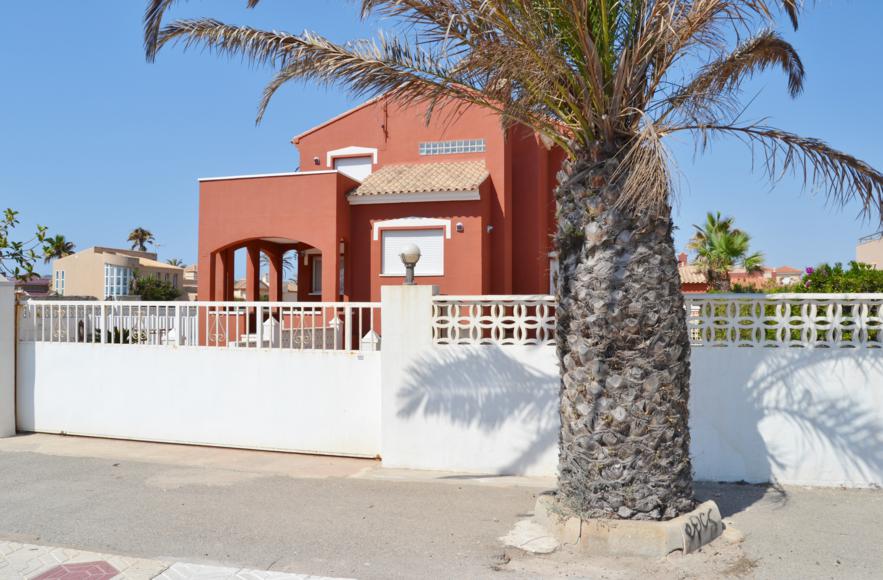 For sale - 3 Bedroom 3 Bathroom Villa in La Manga -  - Murcia