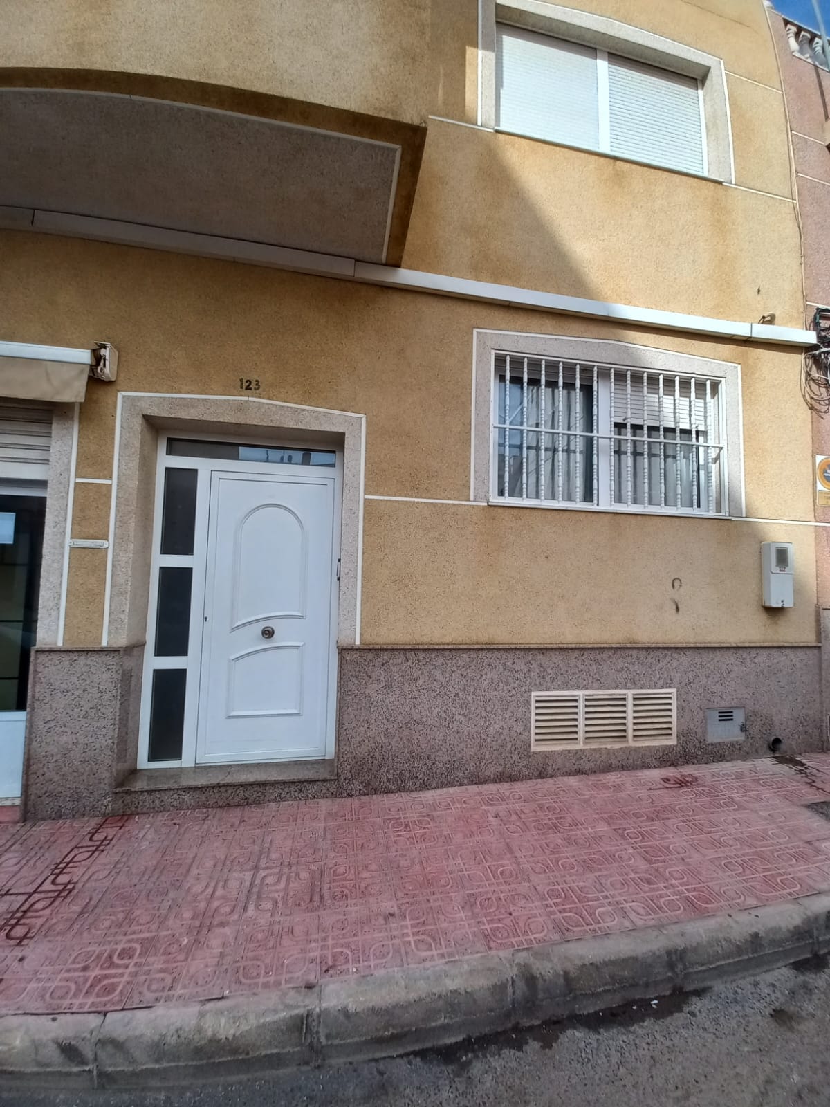 For sale - 4 Bedroom 2 Bathroom Terraced House in Torrevieja -  - Alicante