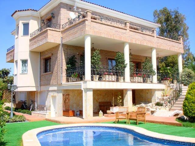 For sale - 4 Bedroom 4 Bathroom Villa in Ciudad Quesada -  - Alicante