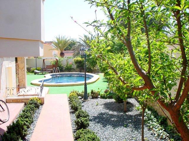 For sale - 4 Bedroom 4 Bathroom Villa in Ciudad Quesada -  - Alicante