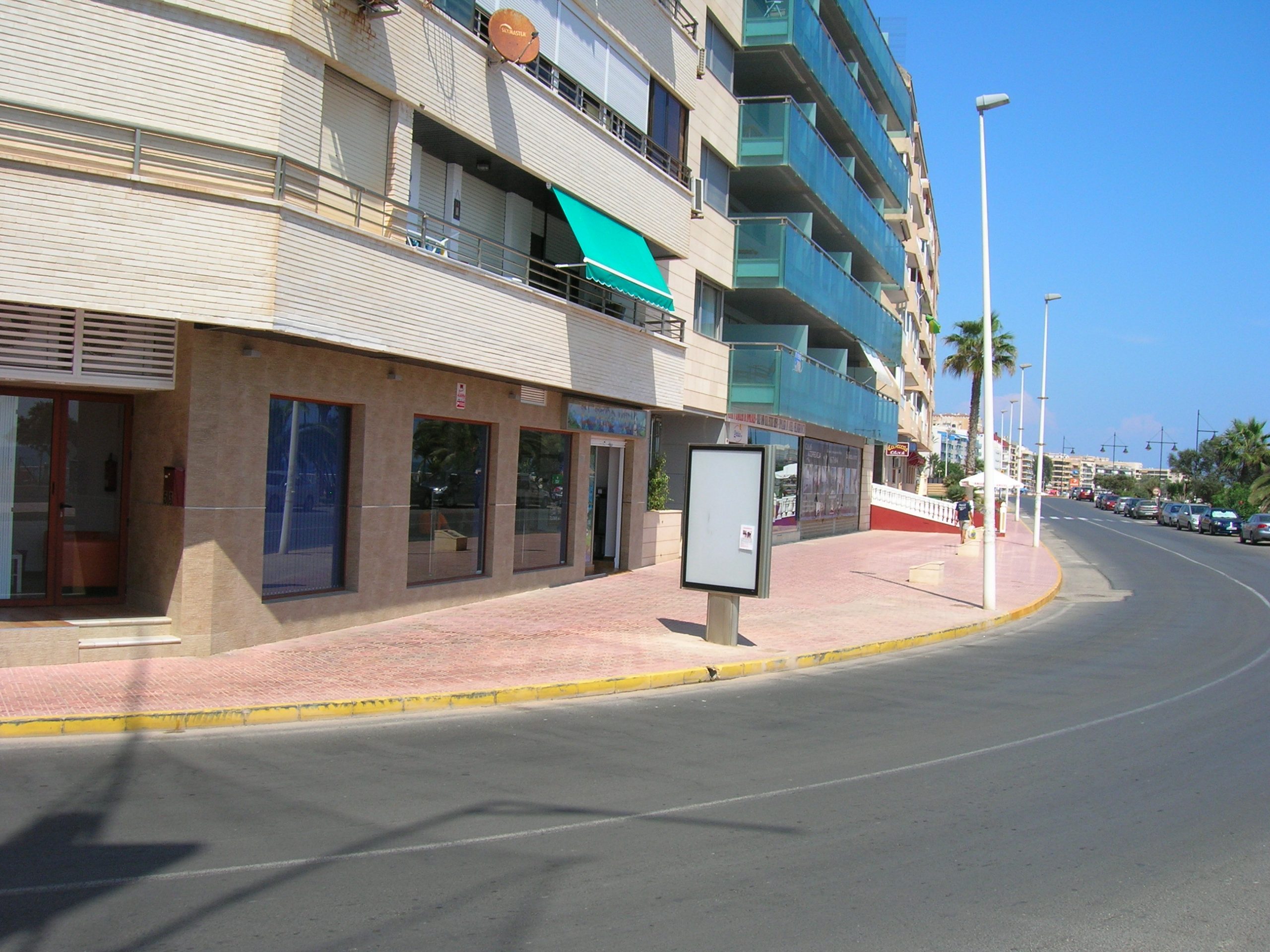 For sale - 3 Bathroom Commercial property in Torrevieja -  - Alicante