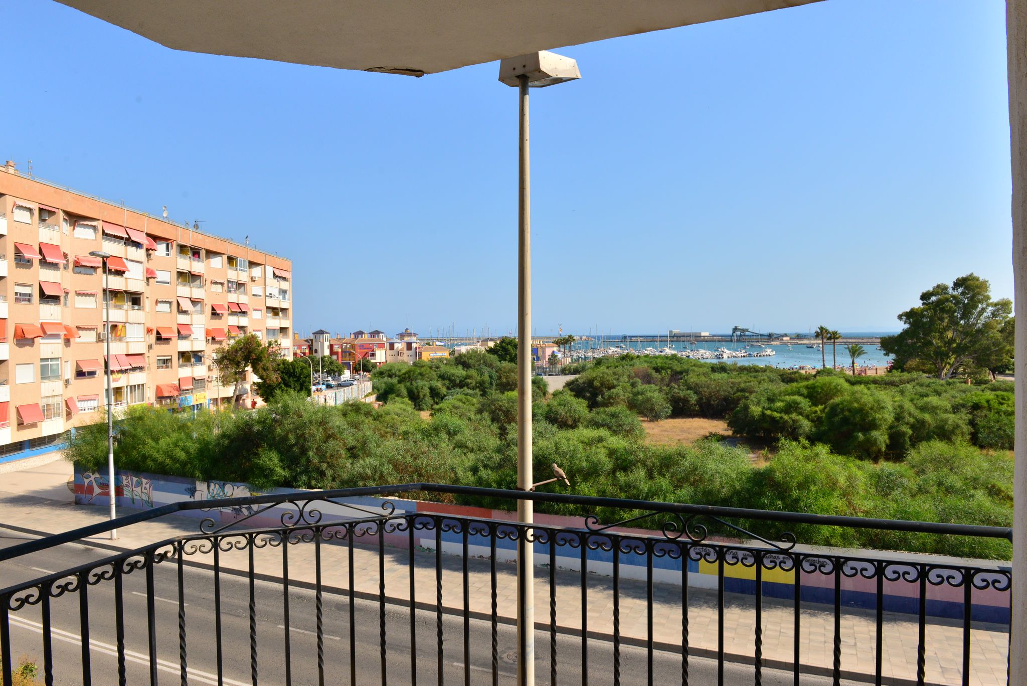 For sale - 3 Bedroom 1 Bathroom Apartment in Torrevieja -  - Alicante